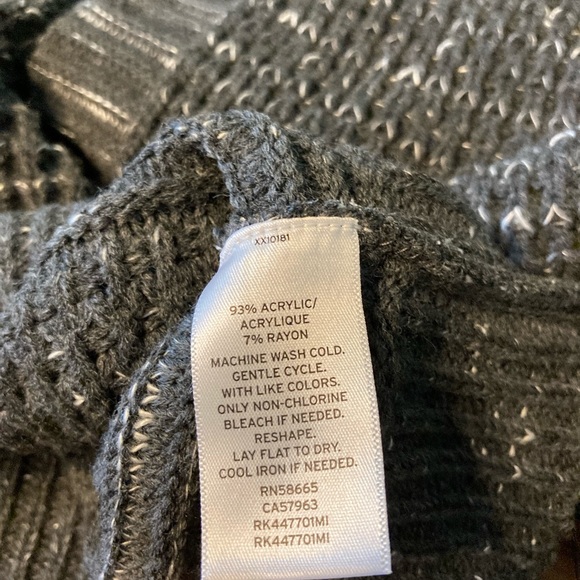 Abound Women’s Cropped Sweater - Picture 4 of 5